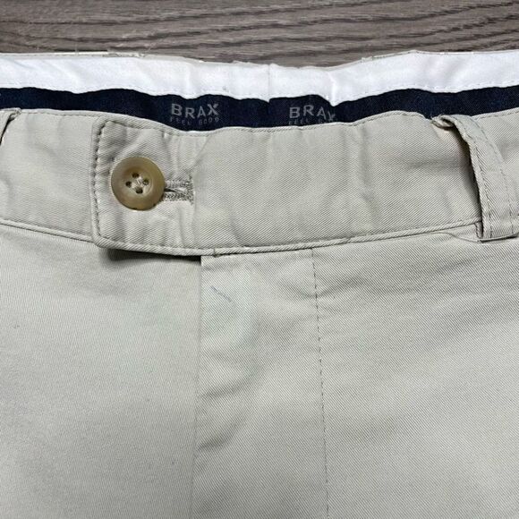 Brax Feel Good Mens Size 33x32 Chino Khakis Beige Dress Pants 31" Inseam - Picture 2 of 8